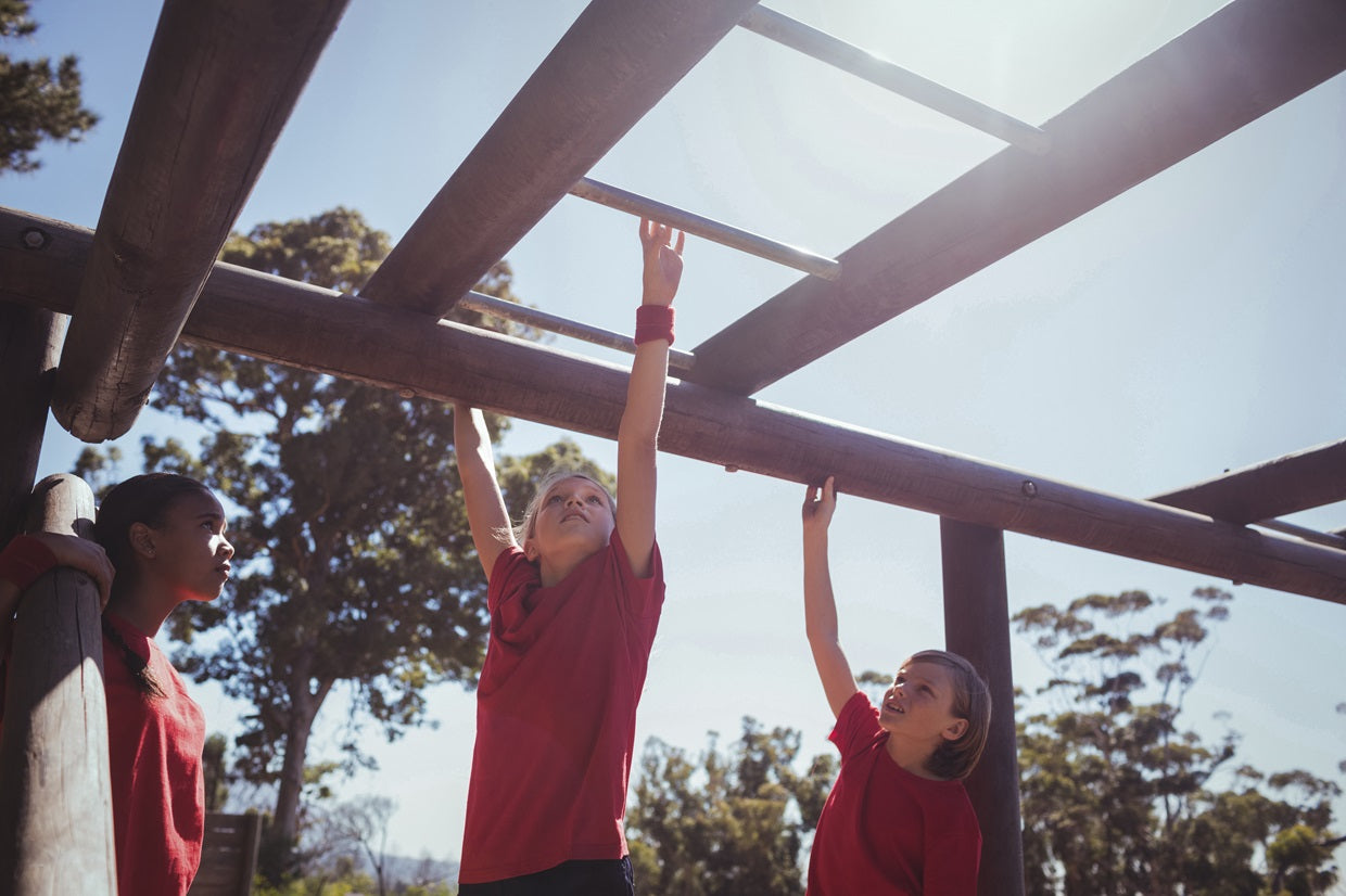 kids playing obstacles